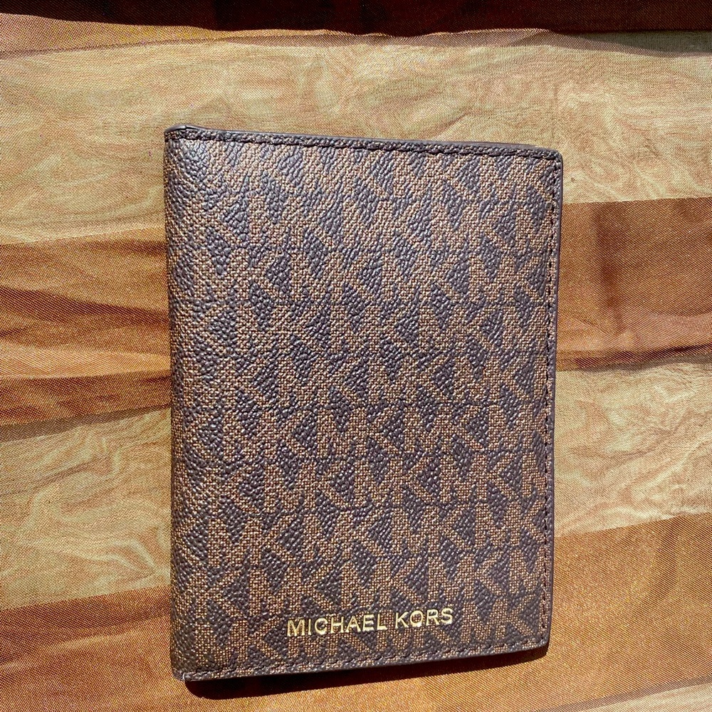 ❤️ Michael Kors brown tan wallet